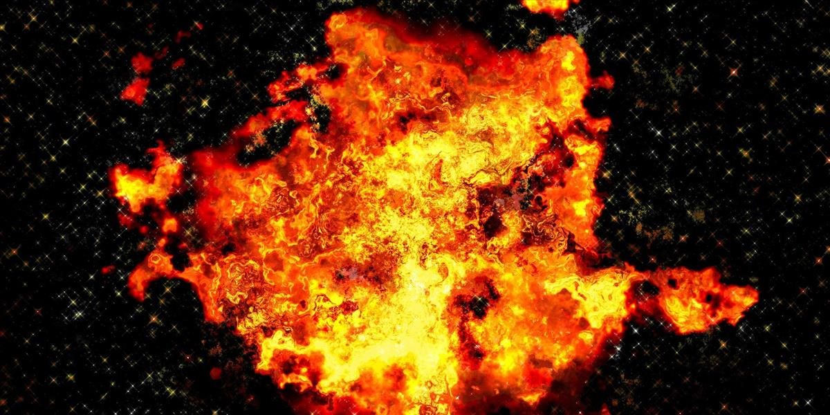 Počet obetí útoku na polovojenskú políciu v Kašmíre stúpol na 44