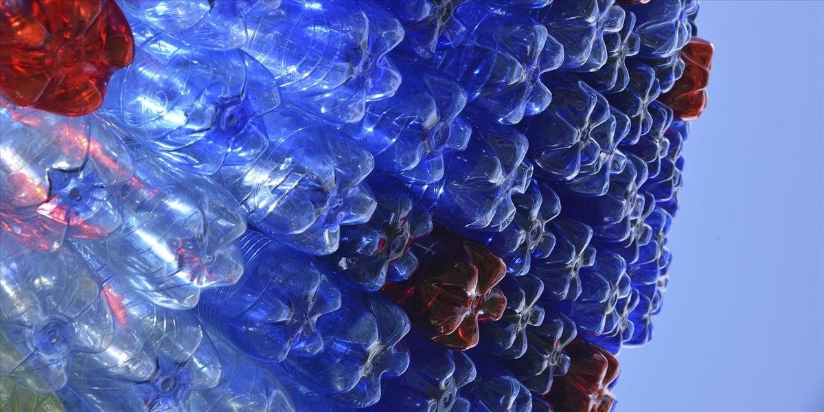 O recyklovaný materiál z PET fliaš je čoraz väčší záujem