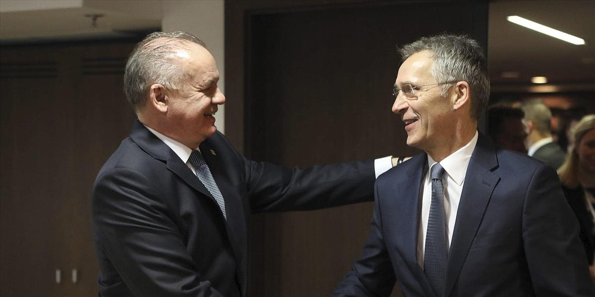 Prezident A. Kiska a šéf NATO diskutovali o dôležitosti investícií do obrany