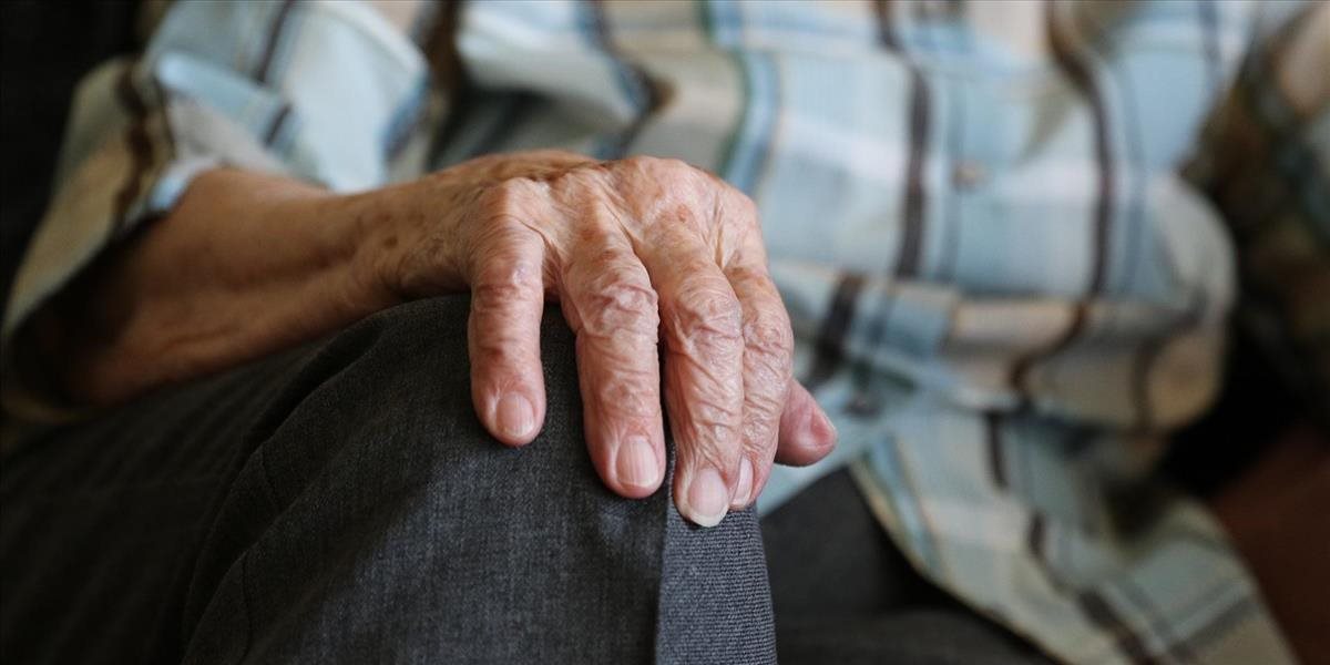 Podvodníci používajú na seniorov nový trik, ako ich obrať o úspory