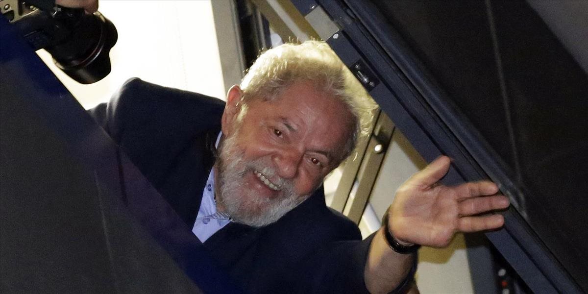 Luiz Inácio Lula da Silva sa po pohrebe vnuka vrátil do väzenia