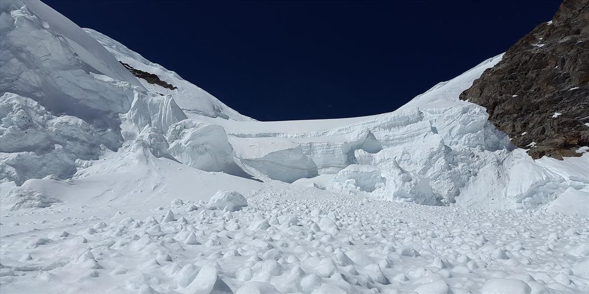 Vo vyšších polohách Vysokých a Západných Tatier platí 3. stupeň lavínového nebezpečenstva