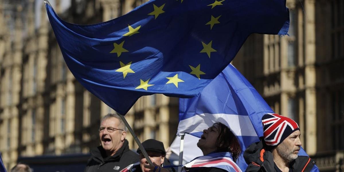 Brexit sa zrejme presunie na iný termín, odhlasovali to britskí poslanci