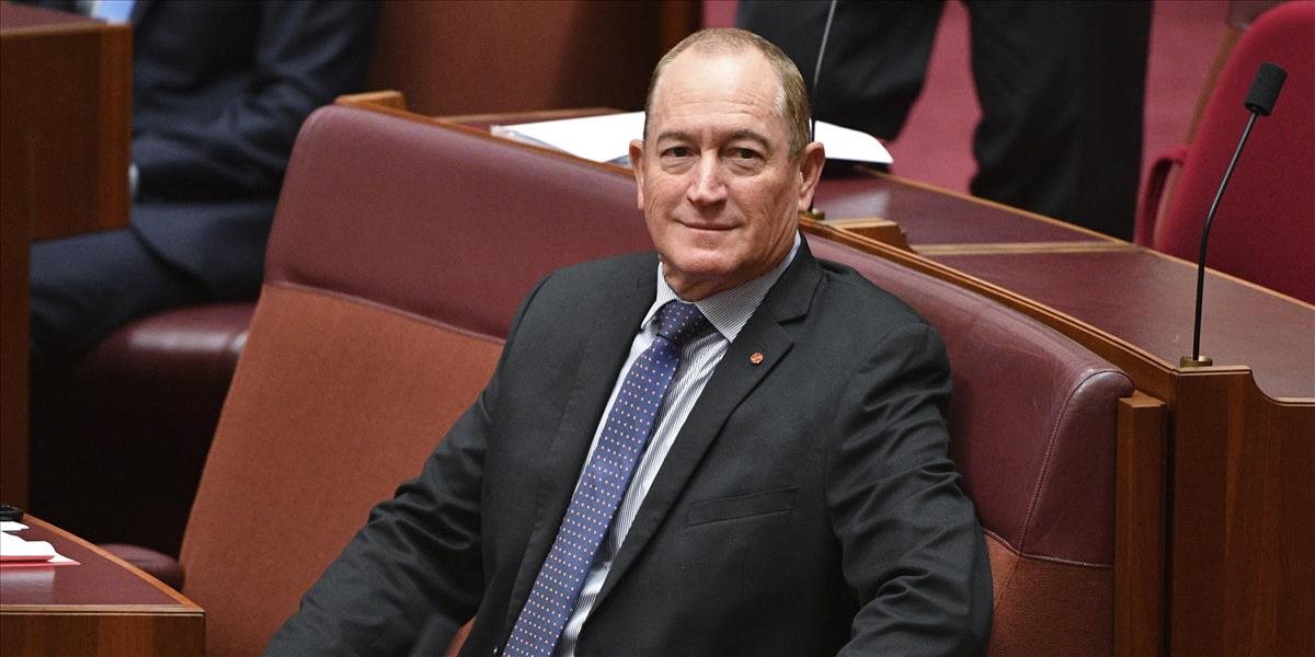 Austrálsky senátor vyfackal mladíka