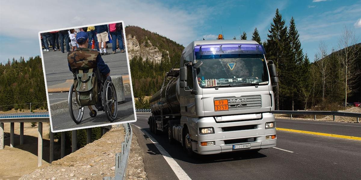 VIDEO: Juhoafrický vozičkár sa chytil kamiónu, po ceste uháňal rýchlosťou 80 km/h!