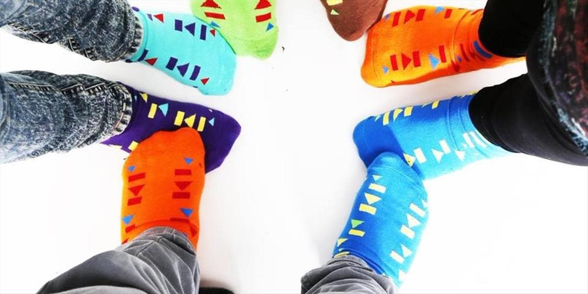 Dnes si pripomíname Svetový deň Downovho syndrómu, obujte si rôzne ponožky!