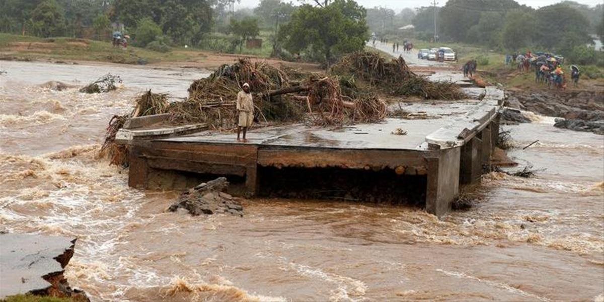 V Mozambiku čaká na záchranu pred záplavami 15-tisíc ľudí