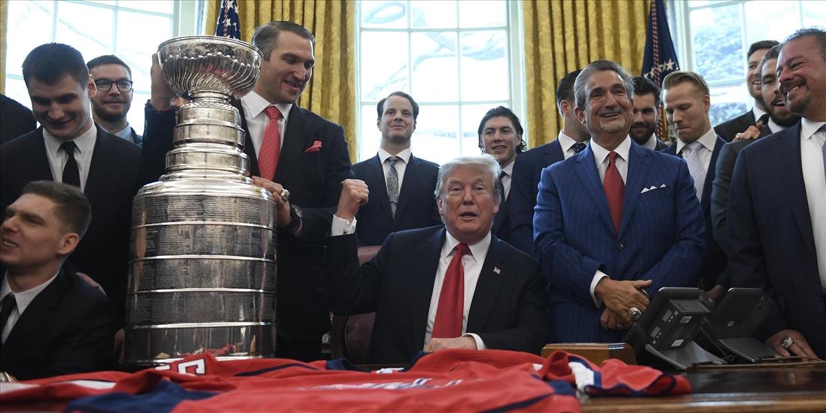 Trump prijal hráčov Washingtonu Capitals a venoval im súkromnú prehliadku Bieleho domu