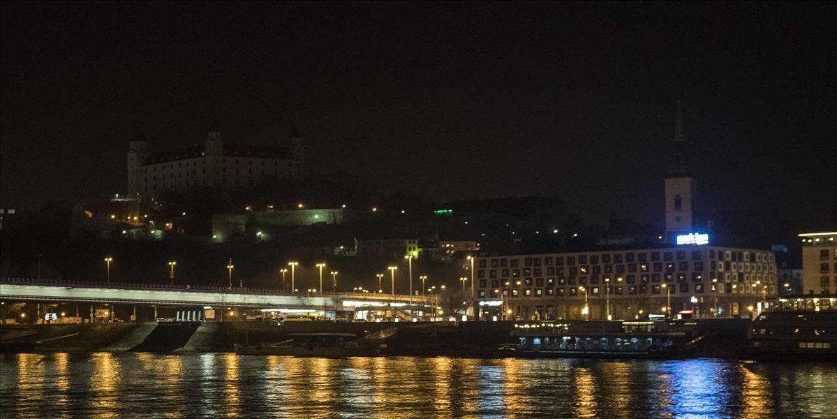 Bratislava sa v sobotu zahalí do tmy, pripomenie túto vážnu vec