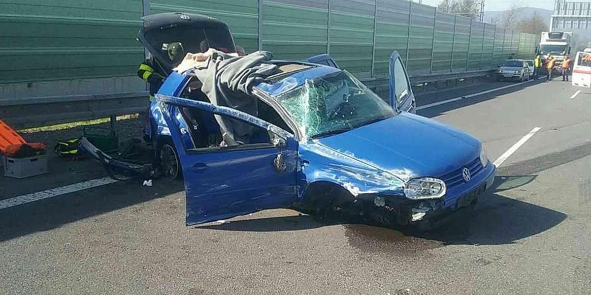 Pri nehode na ceste R1 pri Lehôtke pod Brehmi zahynula jedna osoba