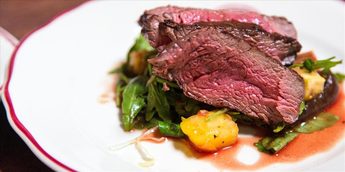 FOTO + VIDEO: Bioinžinier vyrába vegánske steaky, tlačí ich na 3D tlačiarni