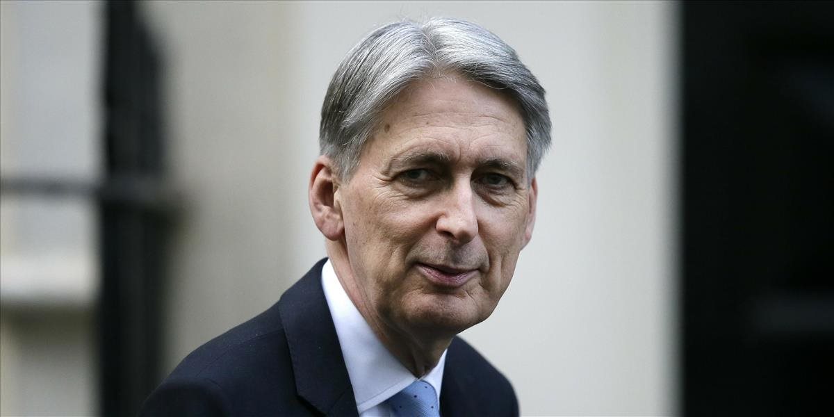 Minister financií Hammond verí v "nejakú formu dohody" s labouristami