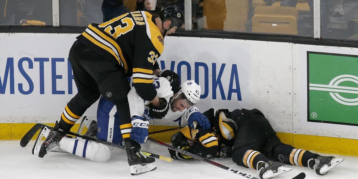 NHL: Boston vyrovnal sériu s Torontom, obhajca zdolal Carolinu aj v 2. zápase