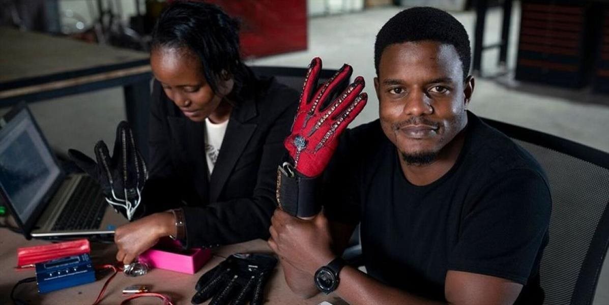 Mladý Afričan vynašiel inteligentné rukavice, ktoré vám preložia znakovú reč do hovorovej