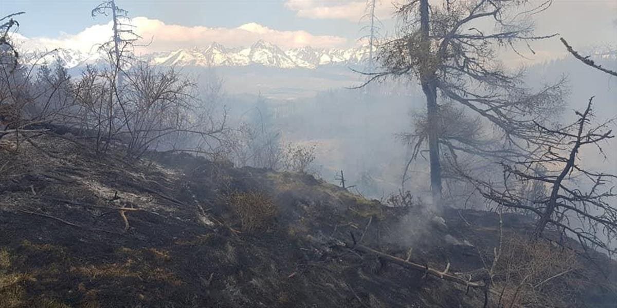 FOTO: Požiar lesa v Kravanoch je už pod kontrolou