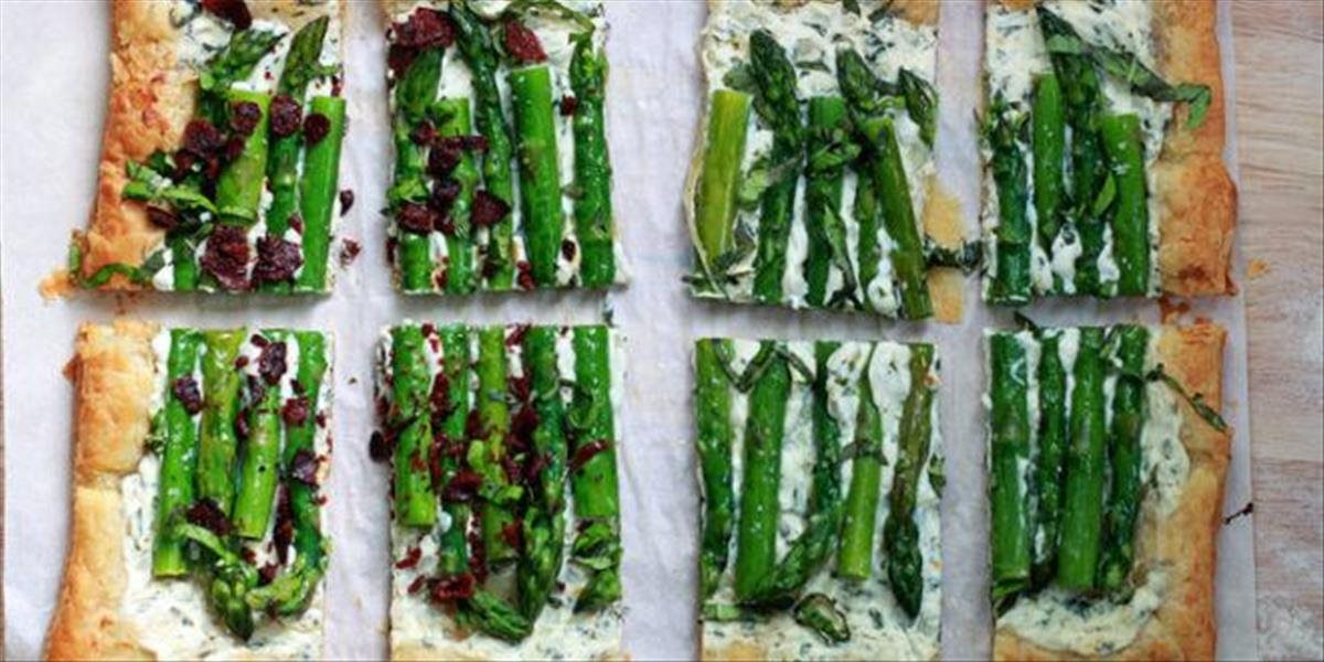 Špargľa zapečená s morčacím mäsom