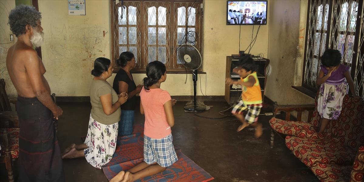 Kostoly na Srí Lanke boli po útokoch zatvorené, ľudia si omšu vypočuli v televízii