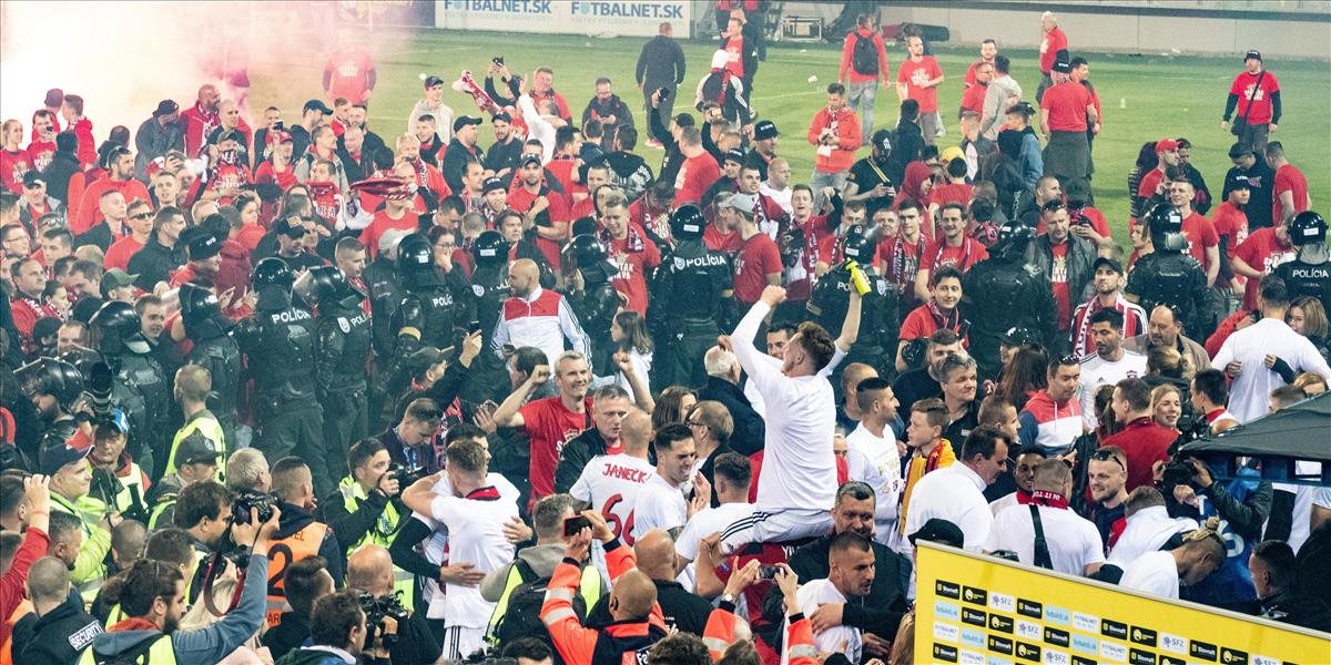 FOTO: Takto oslavovali triumf hráči Spartaka Trnava so svojimi najvernejšími fanúšikmi