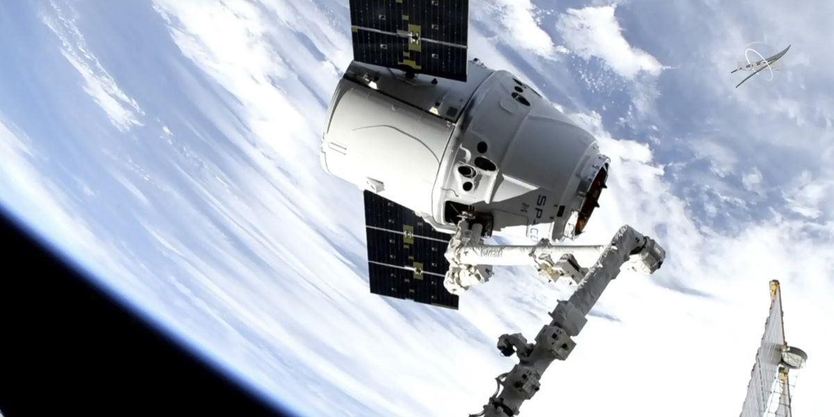 Kozmická loď Dragon je v cieli, pripojila sa k ISS