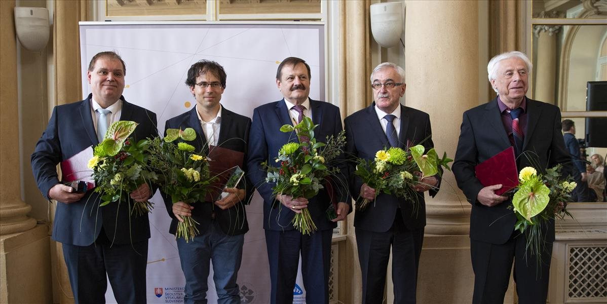 Ocenenie Vedec roka 2018 si prevzalo päť vedcov