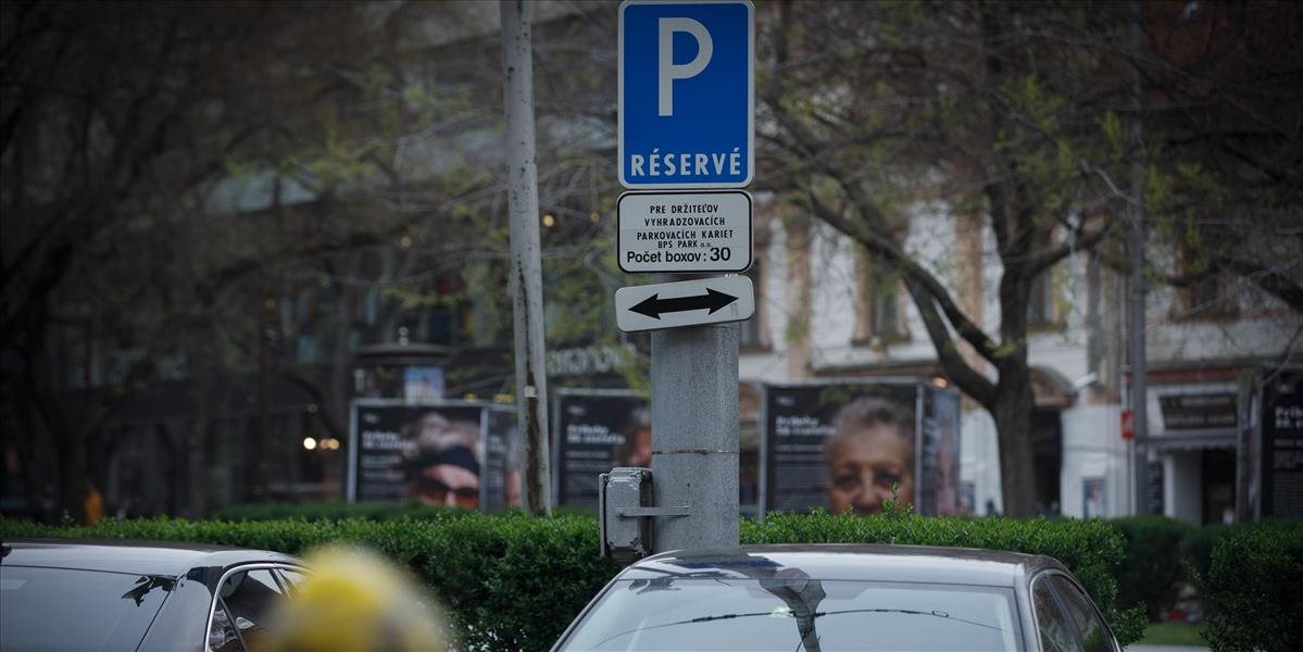 K návrhu parkovacej politiky v Bratislave spísali hromadnú pripomienku