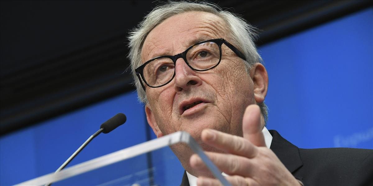 Juncker zložil Merkelovej poklonu za jej utečenecku politiku