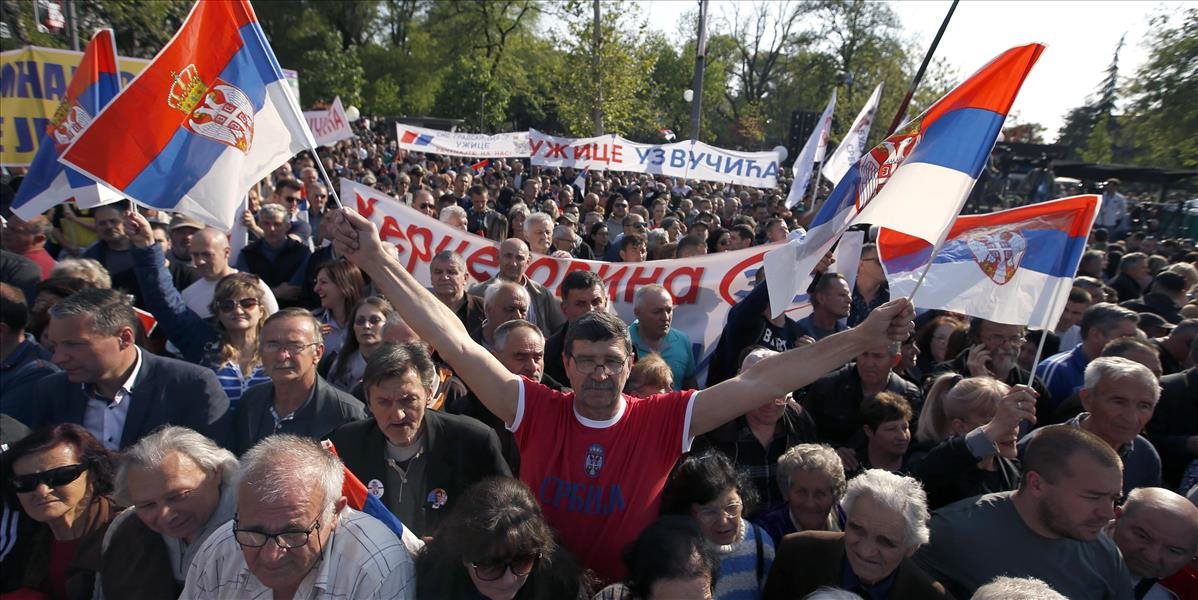 V Belehrade sa 25-krát konali protesty proti prezidentovi Vučičovi