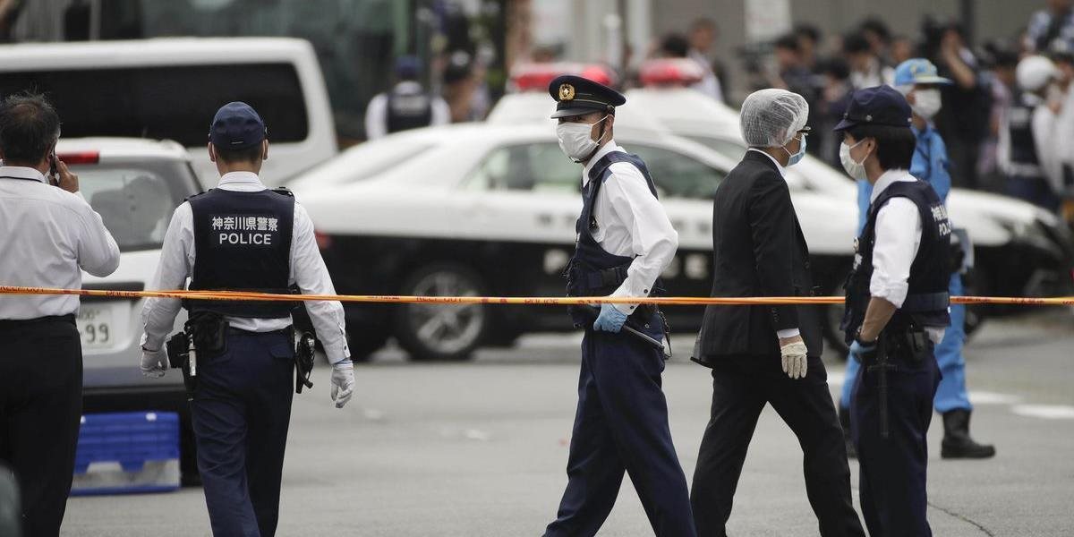 Japonec nožom zaútočil na deti čakajúce na zastávke, troch ľudí zabil