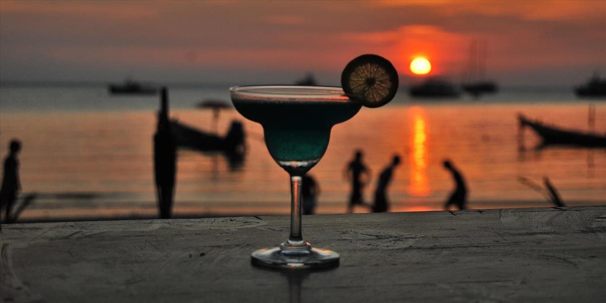 Nové pravidlá v baroch na párty pláži majú krotiť bujarých turistov