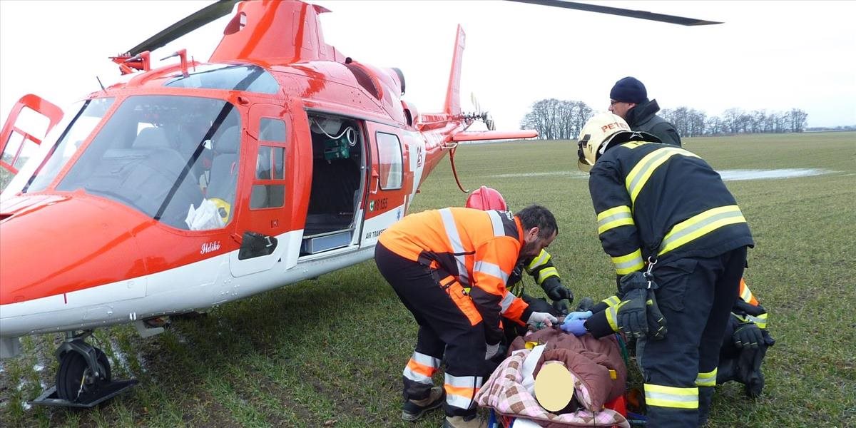 Vrtuľník zasahoval pri zrážke dvoch motocyklistov
