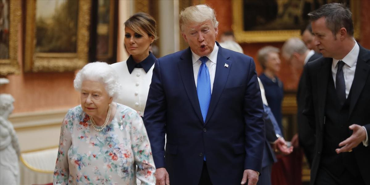 Trump sa stretol s kráľovnou, navštívil aj Westminsterské opátstvo