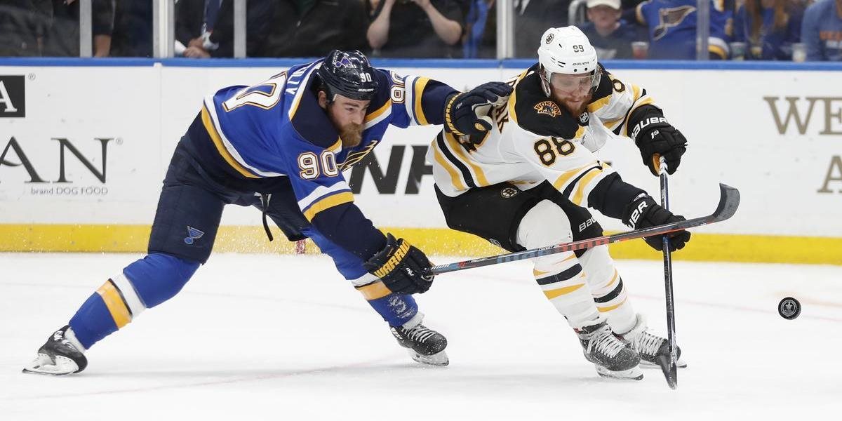 NHL: Blues vyrovnali finálovú sériu, Chára opäť nedohral po zásahu pukom