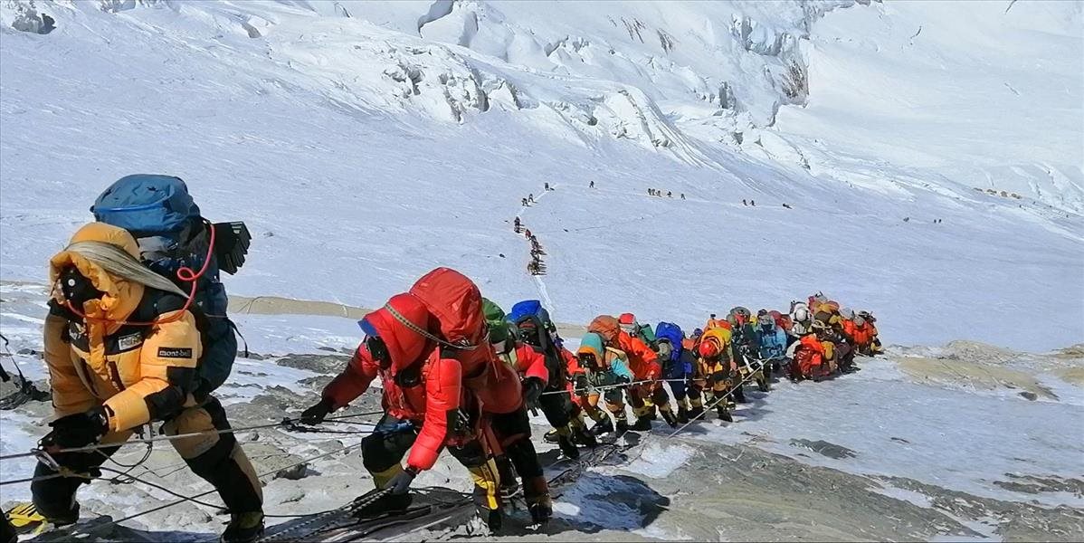 Nepál čelí obrovskej výzve identifikovať telá z Mount Everestu