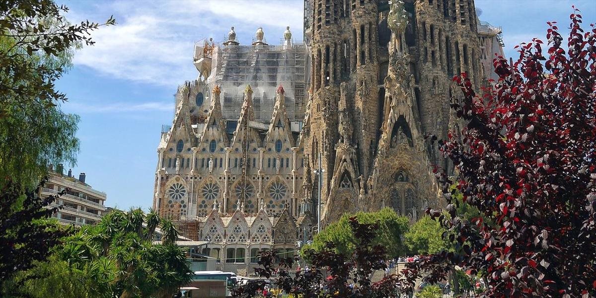 Bazilika Sagrada Familia dostala po 137 rokoch oficiálne stavebné povolenie