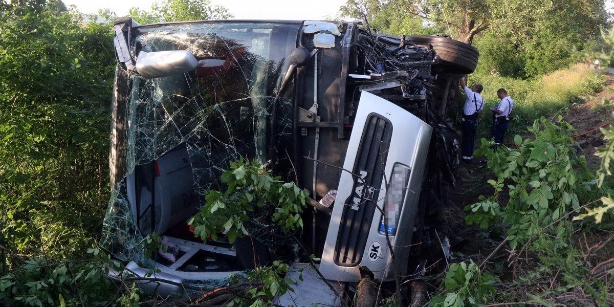V Maďarsku havaroval slovenský autobus, zranilo sa 10 detí a 3 dospelí