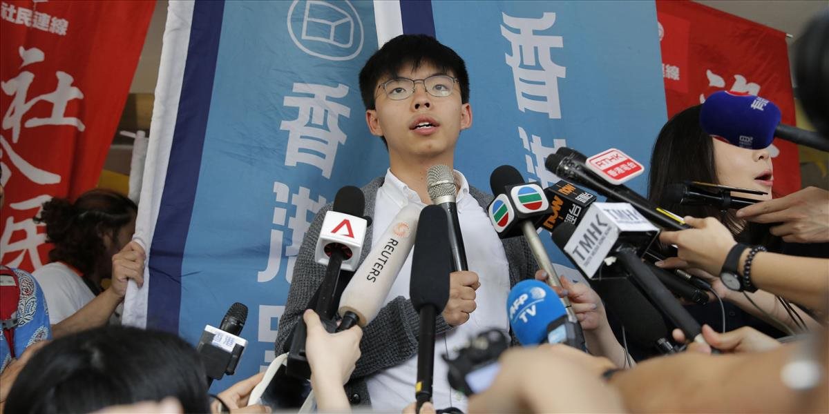Aktivista Joshua Wong je von z väzenia, Čína ho prepustila