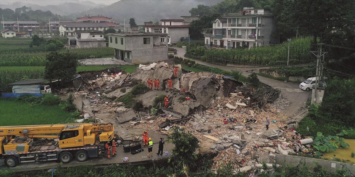 FOTO + VIDEO: Čínu zasiahlo silné zemetrasenie, hlásia 11 mŕtvych a 122 ranených