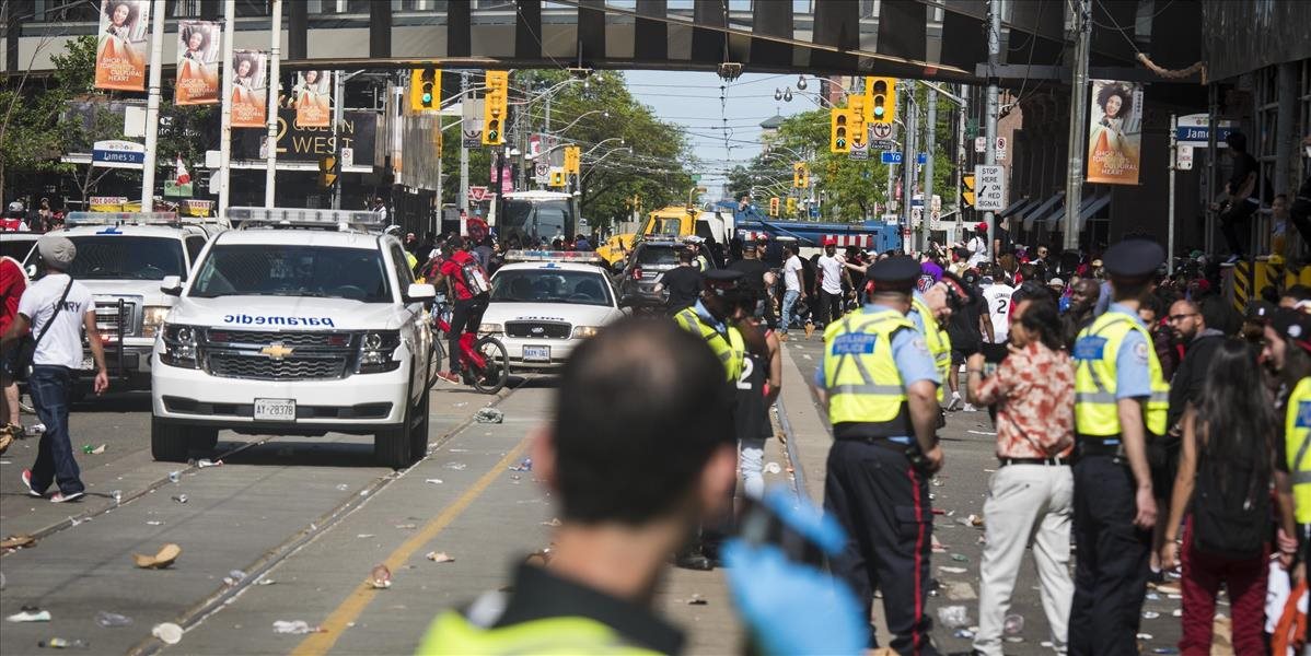 Oslavy zo zisku prvého titulu v NBA prerušila v uliciach Toronta streľba