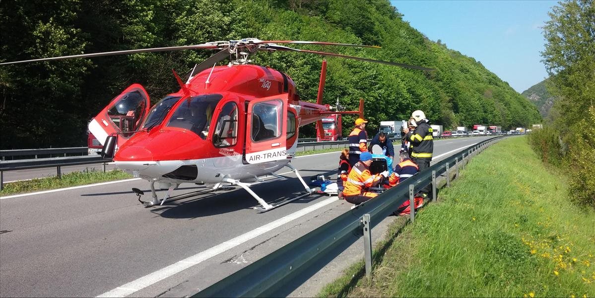 Leteckí záchranári pomáhali zranenému cyklistovi aj pri dopravnej nehode