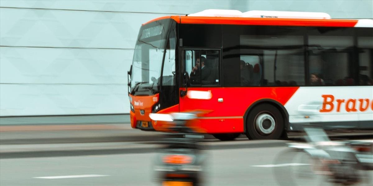 V Singapure premávajú nové autobusy, toto by ste na streche MHD nečakali