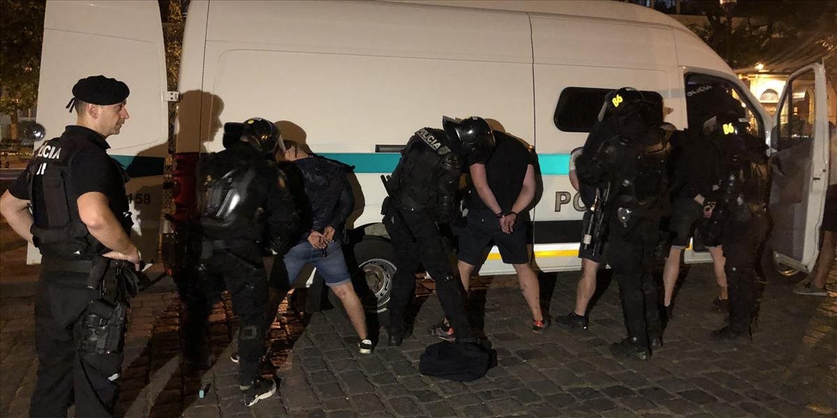 FOTO + VIDEO: Hromadná bitka v centre Bratislavy: Zatkli tu 80 osôb!
