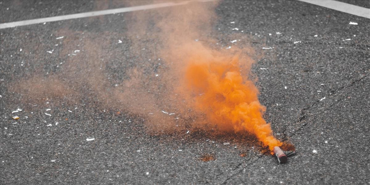 Bomba uložená na ceste zabila najmenej 11 civilistov