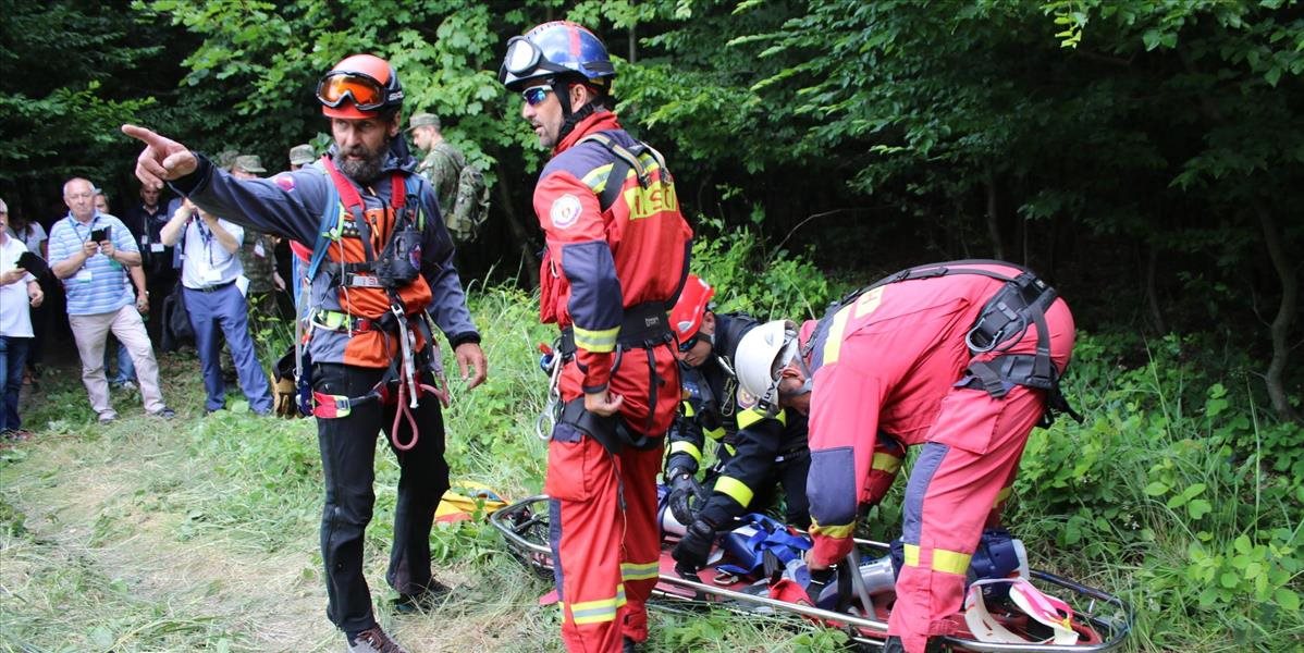 Horskí záchranári pomáhali mužovi s tromi deťmi v Slovenskom raji