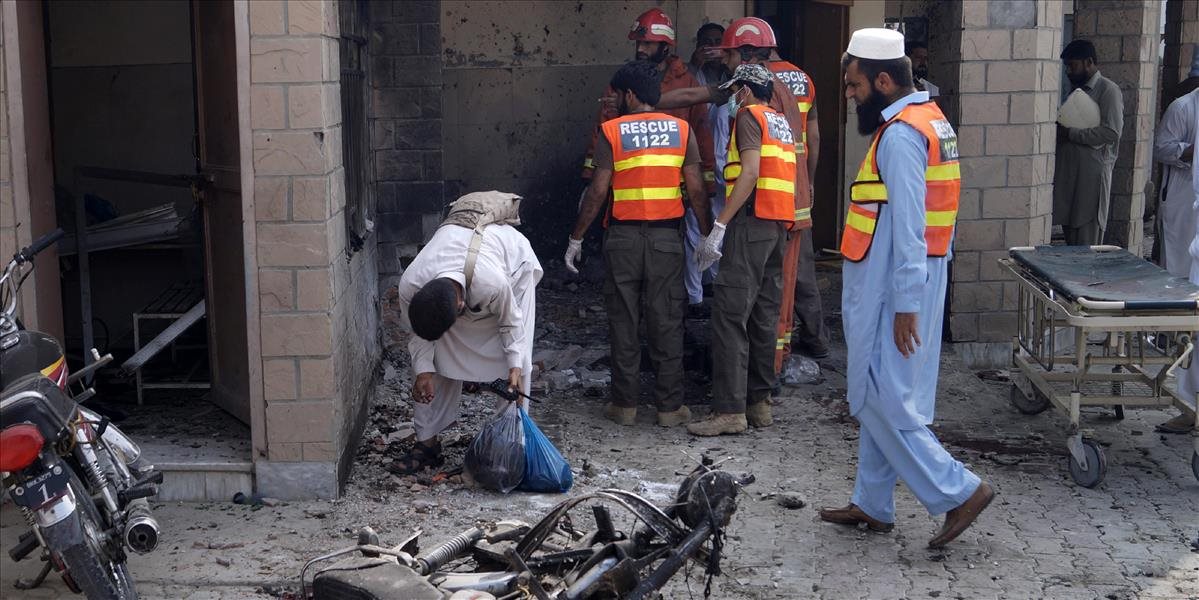 Samovražedná atentátnička sa v Pakistane odpálila pred nemocnicou