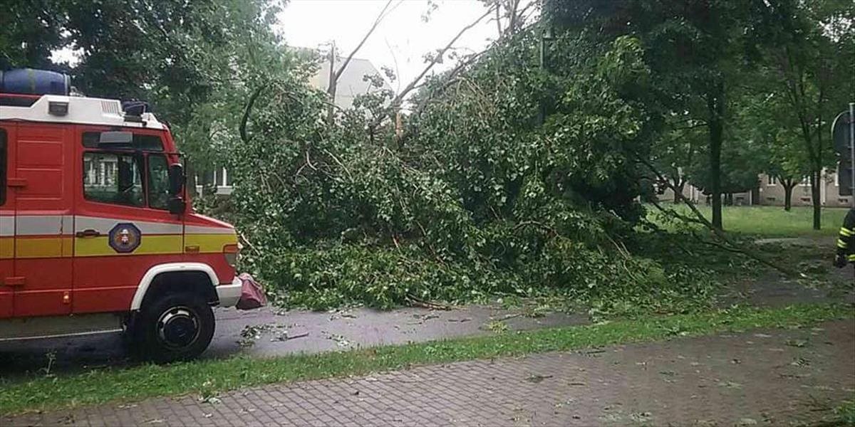 Hasiči zasahujú pre búrky najmä v Žilinskom kraji