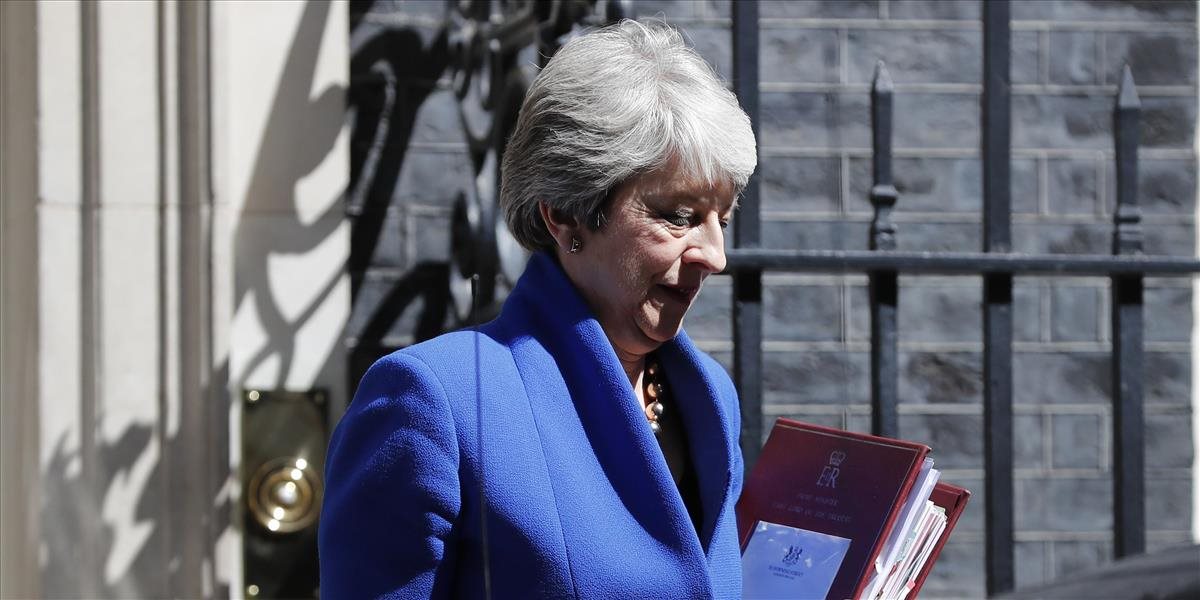 Premiérka Mayová odovzdala britskej kráľovnej svoju demisiu