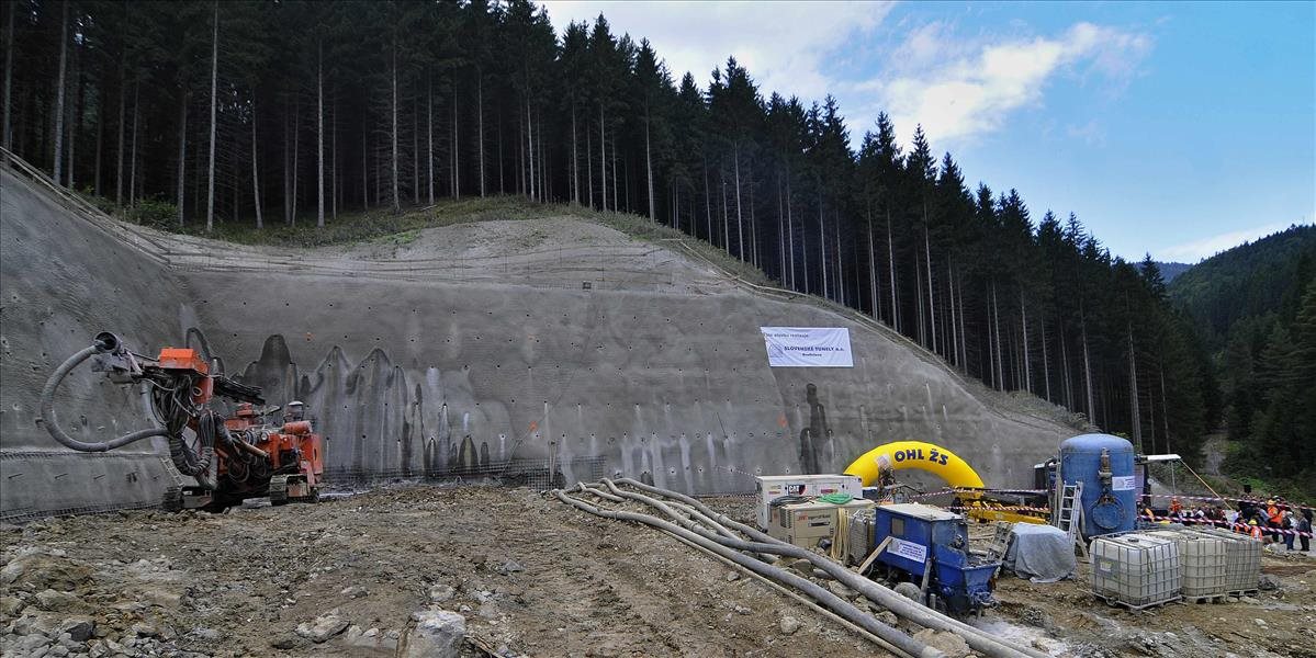 Výstavba diaľnice pri Ivachvovej ide dobre, dokončia ju podľa plánu