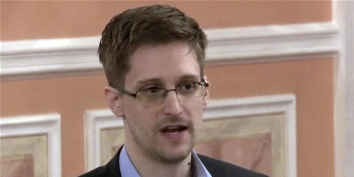 Po filme je tu aj tlačená verzia, Edward Snowden vydáva knihu!
