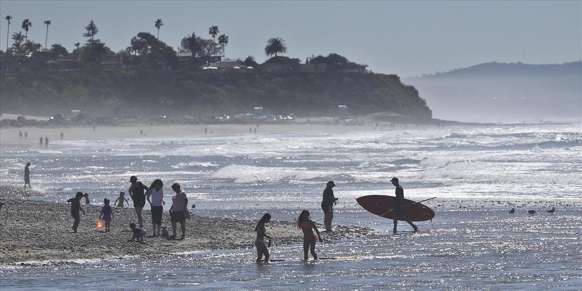 VIDEO Na obľúbenú pláž v Kalifornii sa zrútila časť útesu. Bilancia je tragická