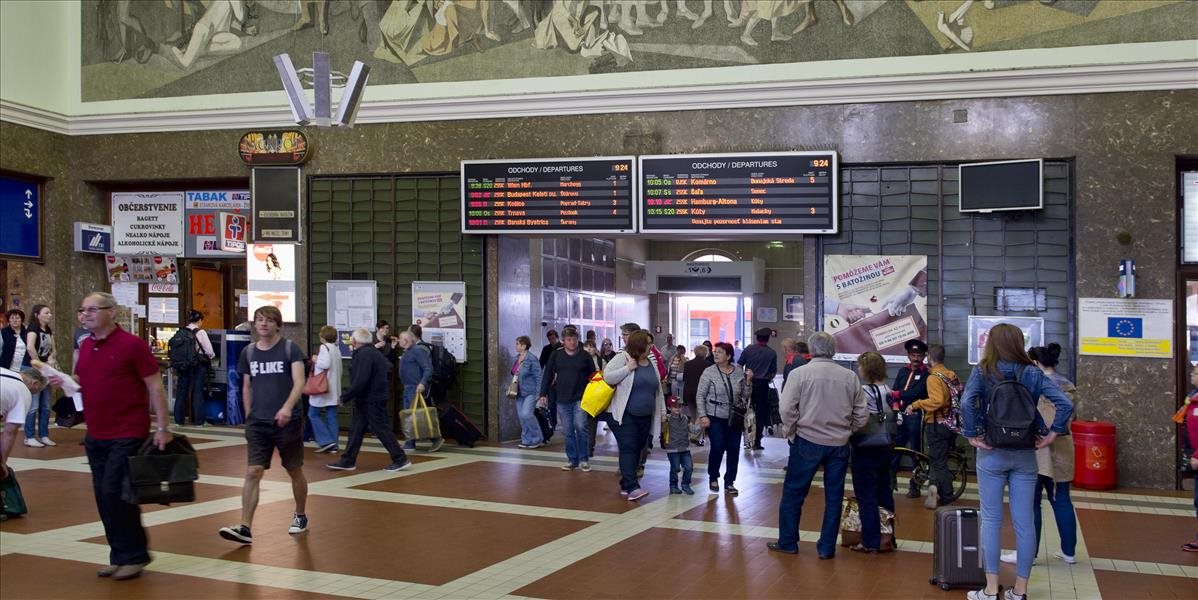 Vlaky z Bratislavy meškajú aj vyše hodiny